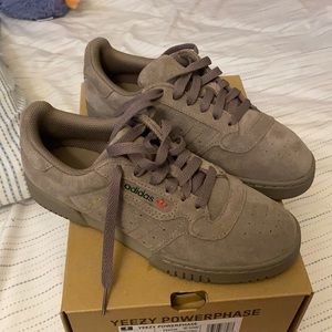 Yeezy Calabasas Powerphase Size 5